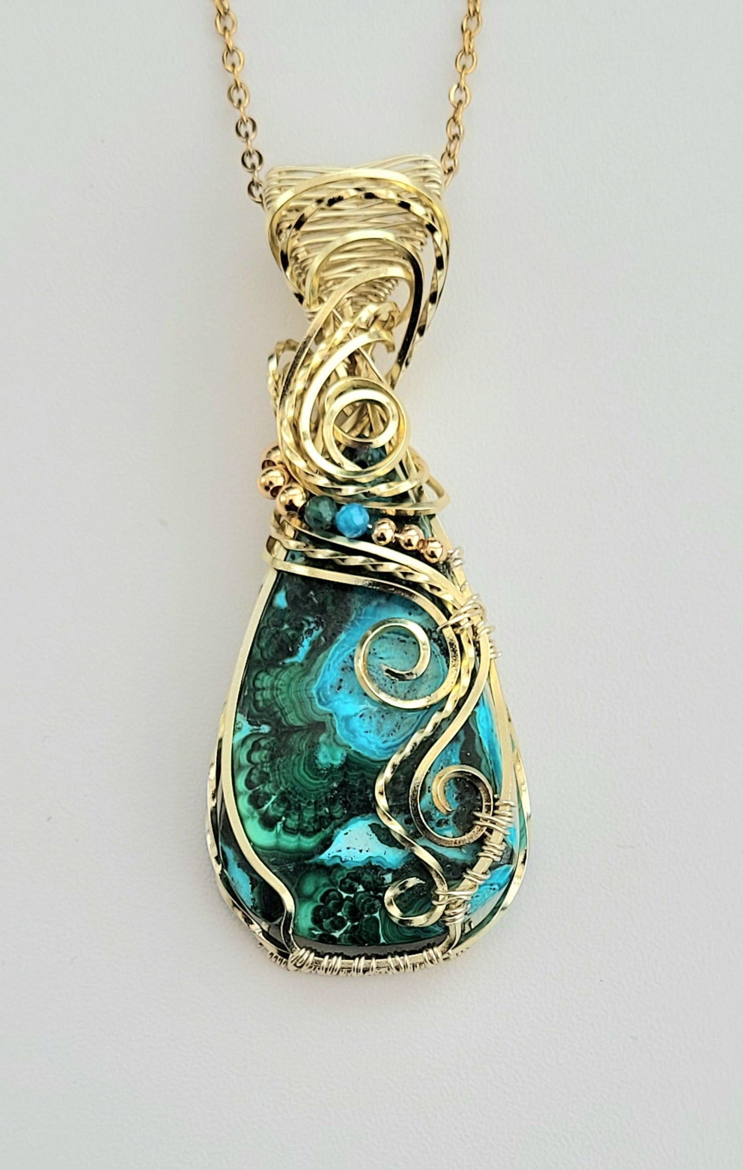 Pendentif malachite/chrysocolle sur fils doré à l'or fin