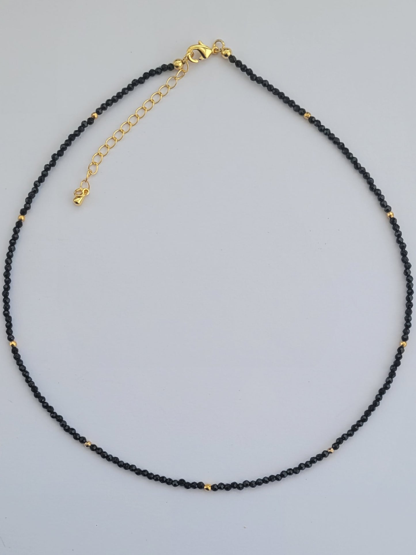 Collier en tourmaline noire facettées et plaqué or