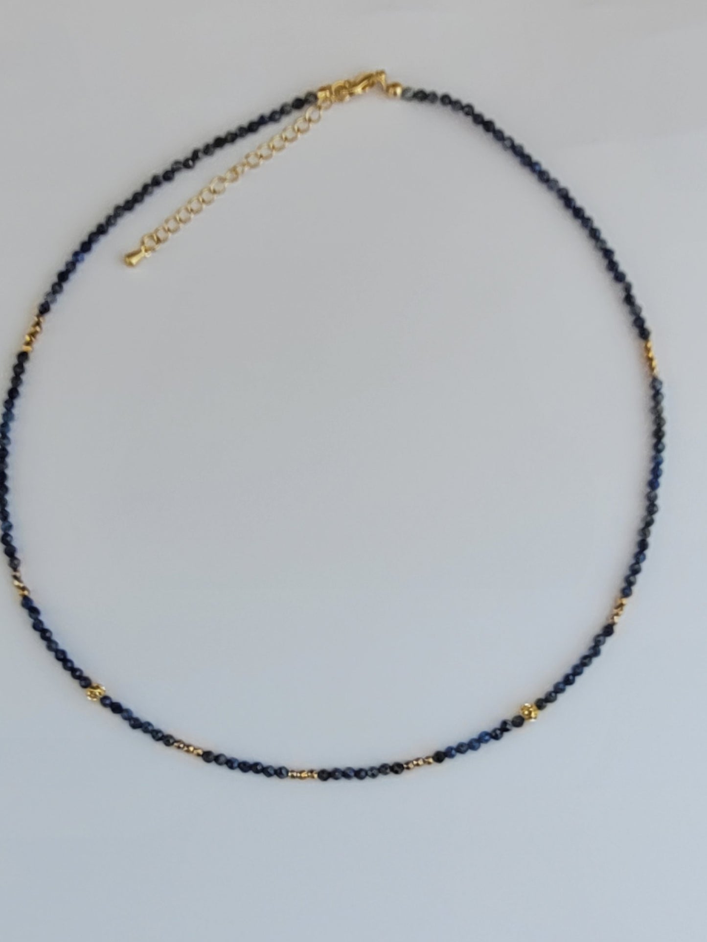 Collier en pierres fines lapis lazuli et plaqué or