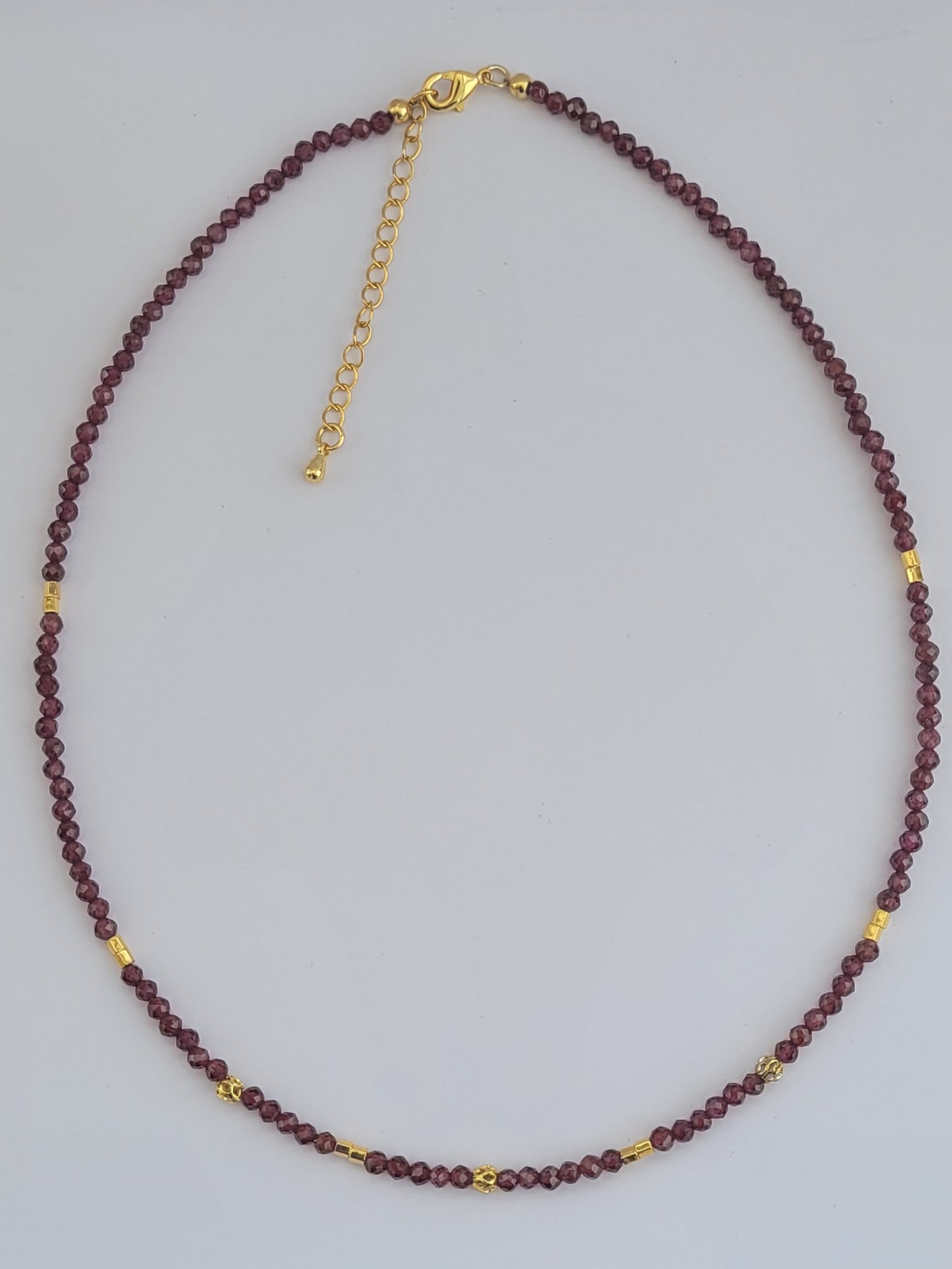 Collier en grenat facettés et plaqué or