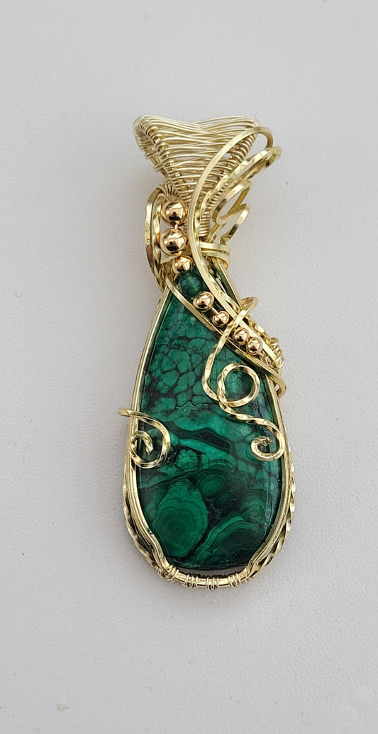 Pendentif en Malachite sur fils doré à l'or fin