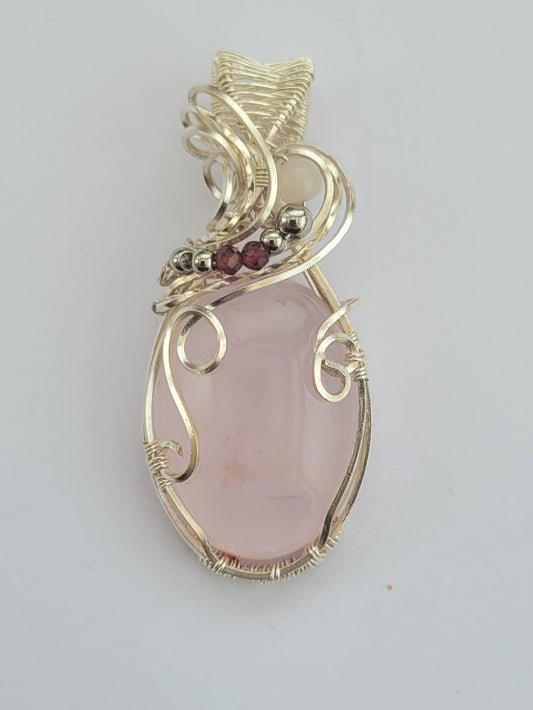 Pendentif en quartz rose et grenats