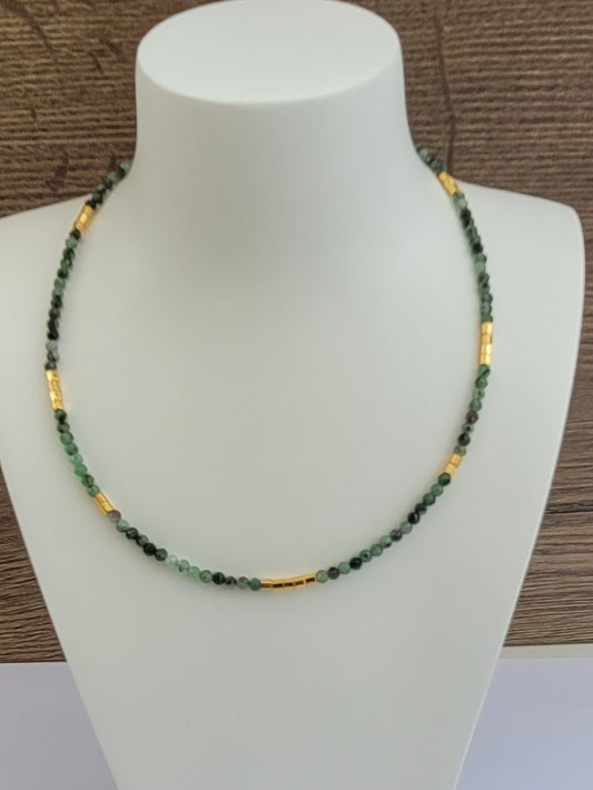 Collier en zoïsite facettés et plaqué or